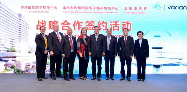 参加战略合作签约活动的各方代表合影留念