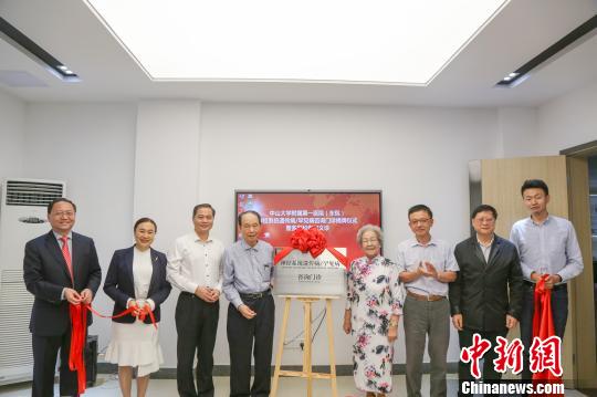 粤首设神经系统遗传病咨询门诊 何旭鹏 摄