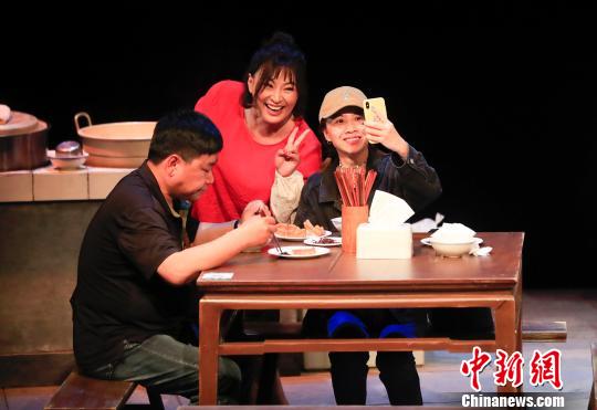 话剧《豆汁儿》剧照 杜洋 摄
