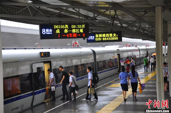 资料图：成灌铁路。 中新社发 胡志强 摄