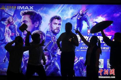 资料图：《复仇者联盟4》海报。张云 摄