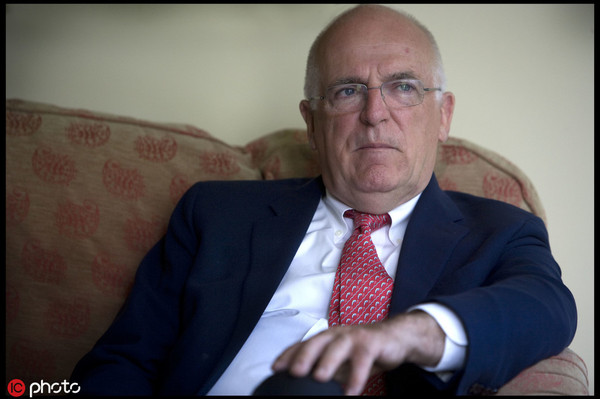 继美国后，英国军情六处前高官也咋呼“商务人士去中国，别带手机！”