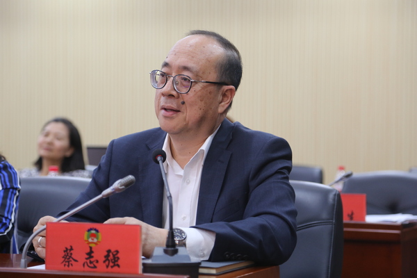 东城区政协港澳台侨专委会蔡志强委员在常委会上发言