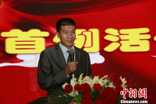 国内首例活体小肠移植换肠人杨锋发言致谢?！≌跑查?摄