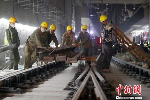 北京轨道交通新机场线一期工程实现全线长轨通