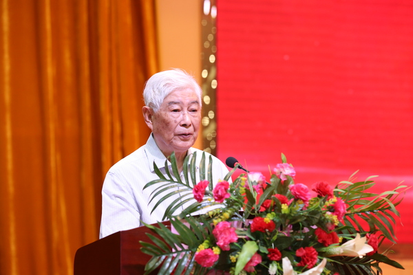 著名教育家、青爱工程领导小组组长顾明远讲话