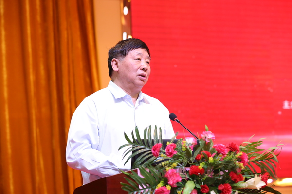 十三届全国政协委员、文化文史和学习委员会副主任，北京青爱教育基金会名誉会长叶小文讲话