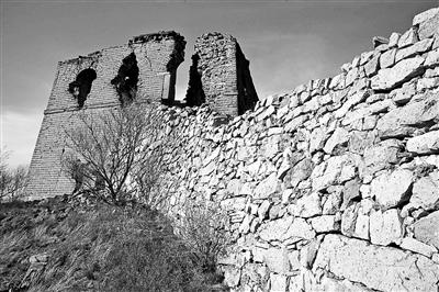 残破的敌楼，记录下南口战役的激烈交火