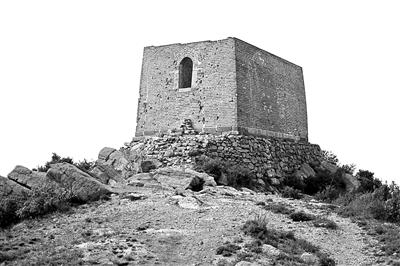 经过修缮的“高楼”，保留了累累弹痕