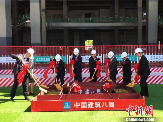 嘉宾为上海莱佛士医院封顶铲土?！⊥踝犹?摄