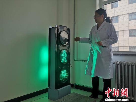 探访甘肃辅具中心：枯燥工作送出爱心量身定制适量陪训