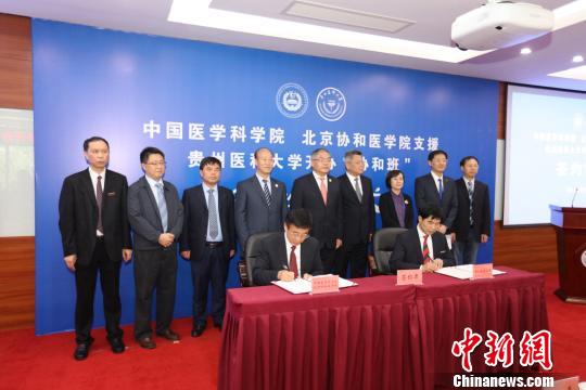 签约仪式?！〕略?摄