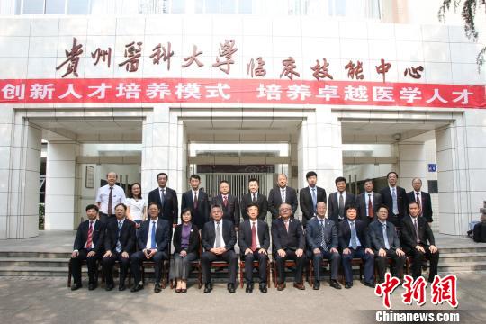 图为双方合影?！〕略?摄