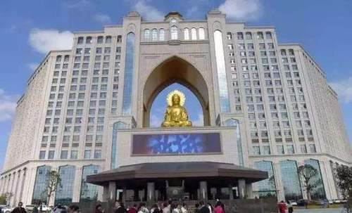 江苏盐城官方：权健华东总部大楼双面佛像正在移除