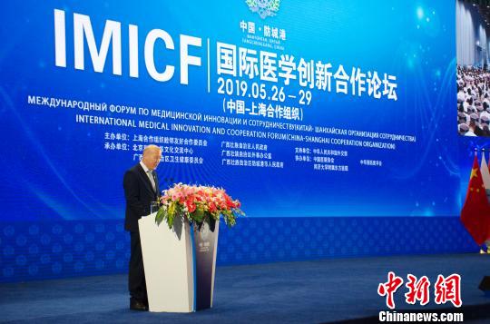 吉尔吉斯斯坦卫生部副部长马达赞？卡拉达耶夫宣读《防城港宣言》 翟李强 摄