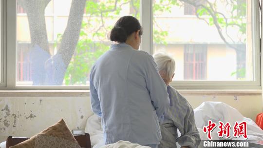 阿尔茨海默病引关注医生解答家人能做什么？