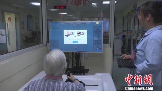 合理的训练有助于减缓疾病进展，特别是提高大脑的处理信息的能力，将减少健忘所带来的严重后果。　康玉湛 摄