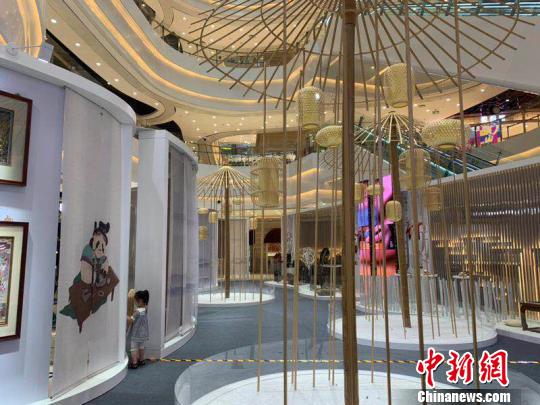 展览现场?！≈有?摄