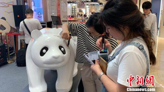 展览现场?！≈有?摄