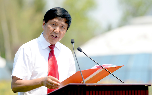 2阿拉善盟委委员、副盟长孙明泉致辞