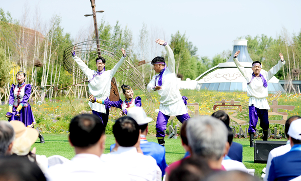 4活动现场文艺表演