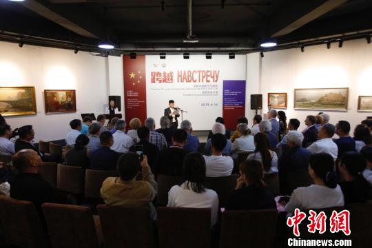 跨越·第六届中俄博览会暨庆祝中俄建交70周年俄罗斯美术展在黑龙江省启幕。　吕品 摄