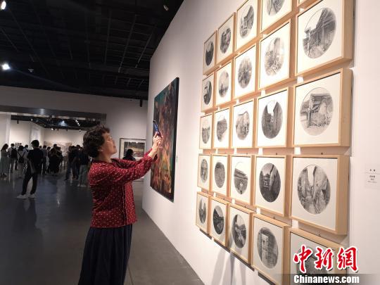 历数浙江70载发展巨变百余幅作品展今朝芳华