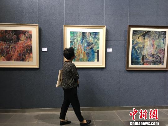 图为活动现场?！⊙畋逃?摄