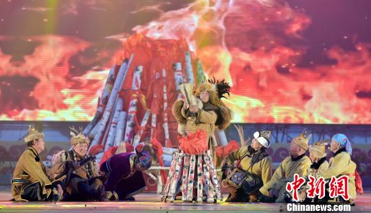 中国三少民族鄂伦春族举办传统篝火节传承千年森林文化
