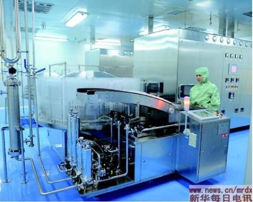 这是如今的新华制药生产车间。(资料片)