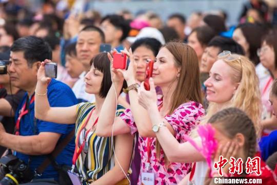 第十届中俄文化大集开幕现场。黑河市委宣传部供图