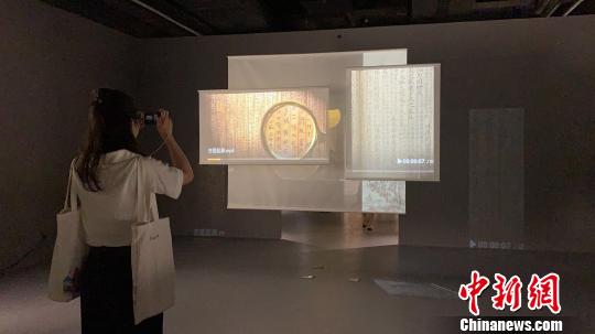 图为中医药古籍展现场?！≈有?摄