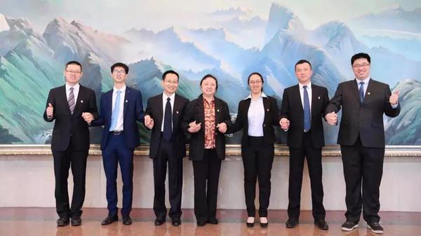 全国政协办公厅秘书局会议处干部：李达、李伟状、张月卓、张萍、高益言、孙伟、于一（从左至右）