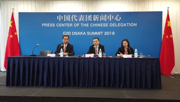 特朗普称美国公司可继续向华为出售零件 中方回应