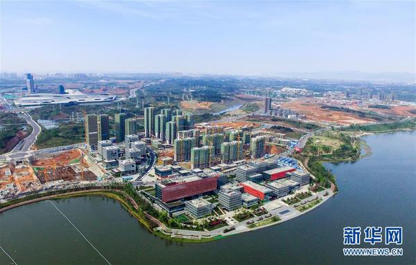 这是在中国（四川）自由贸易试验区成都天府新区片区拍摄的成都科学城楼宇（2017年4月13日摄）。 新华社记者 薛玉斌 摄