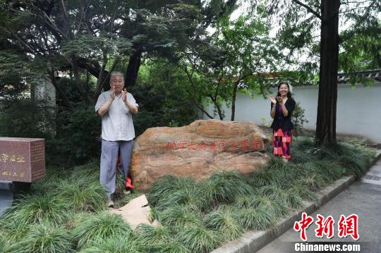 红军书法家舒同父子书画展上?？? style=