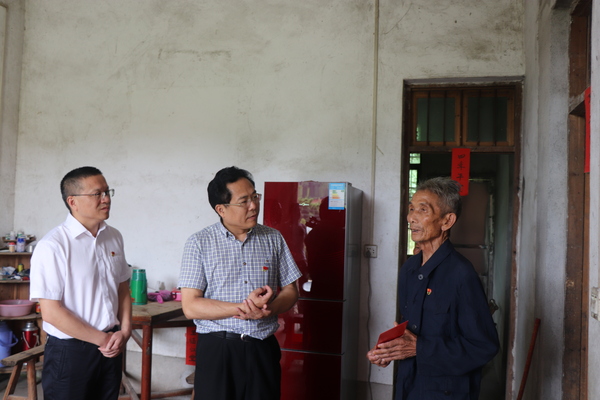 江西上犹县政协开展七一走访慰问