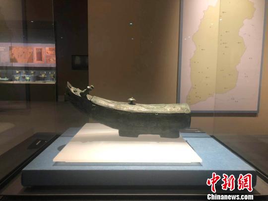 龙形觥?！±钔ヒ?摄