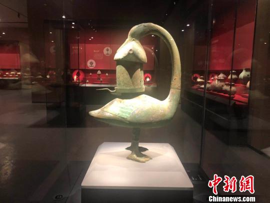 雁鱼铜灯?！±钔ヒ?摄