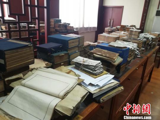 每一本古籍，都要详细记录著者、书名卷数、版本(批校题跋)、册数、存卷等信息?！∷镦面?摄