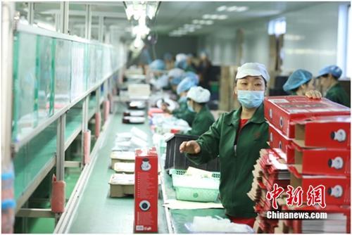 资料图。电商工作人员备战促销。