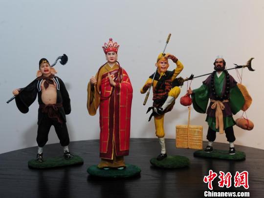 白春雨制作的《西游记》面塑 刘栋 摄