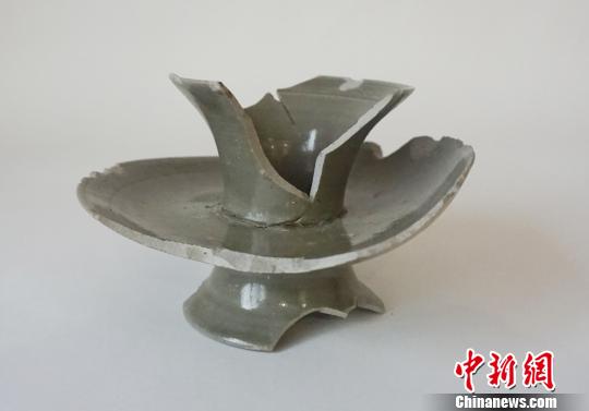 图为出土盏托。宁波市文物考古研究所提供