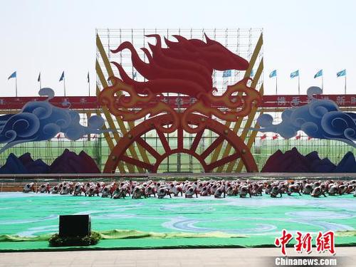 图为开幕式文艺表演。　李爱平 摄