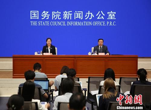 7月15日，国务院新闻办公室举行新闻发布会，国家统计局国民经济综合统计司司长、新闻发言人毛盛勇介绍2019年上半年国民经济运行情况，初步核算，上半年中国国内生产总值450933亿元，按可比价格计算，同比增长6.3%。<a target='_blank' href='http://www.chinanews.com/'>中新社</a>记者 杨可佳 摄