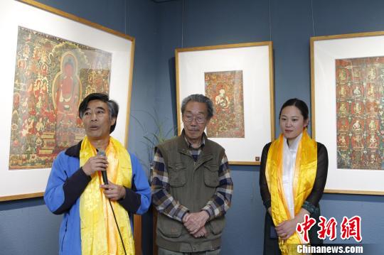 图为主创者高志勇讲述创作经历?！≌岳?摄