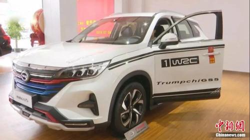 消费者在进行试驾。受访者供图