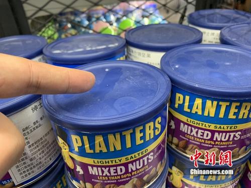 某新零售超市部分产品已落灰。<a target='_blank' href='http://www.chinanews.com/' >中新网</a> 吴涛 摄