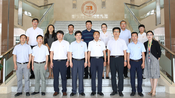 5、北工大与乌兰浩特市政府签署《政产学研联合基地建设合作协议》后留念