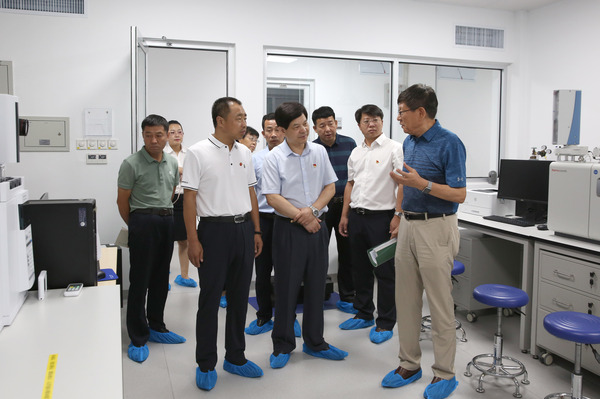 6、与会一行参观了激光工程研究院实验室、工业大数据应用技术国家工程实验室